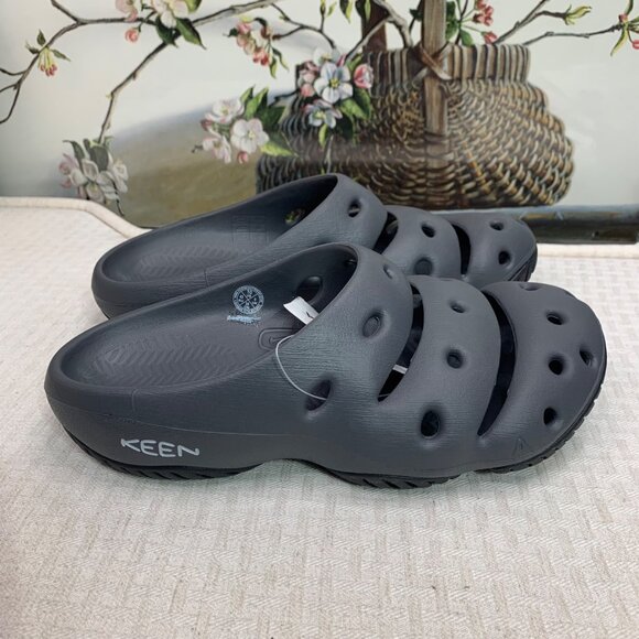 Keen Mens Size 10 Black Slip-On Clogs With Ventilation Holes & Textured Outsole - Picture 4 of 5